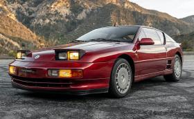 Alpine A610 е френско съкровище от началото на 90-те. Този екземпляр е от 1993-та и се продава