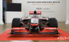 Това е McLaren-Mercedes MP4-25А, болидът на Хамилтън от сезон 2010. Колата се продава