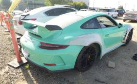 В това Porsche 911 GT3 явно е живял клошар, след което е продадено за почти 400 хил. лева