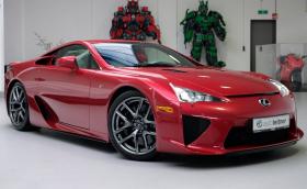 Този Lexus LFA е на 2000 км и се продава за… 1,4 млн. лв.!
