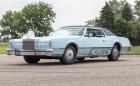 Този 1976 Lincoln Continental MkIV е със 7.5 V8 с… 202 коня. Абсурден е и се продава за 8 хил. лв.