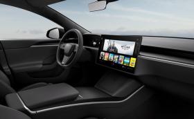 Tesla крие и нормален волан, ако забранят изрязания