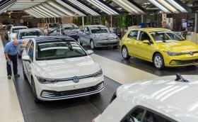 Перничанин открадна осем нови коли от завода на VW. Хванаха го чак в България