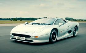 Колко вдига днес най-бързата кола от 90-те Jaguar XJ220? (Видео)