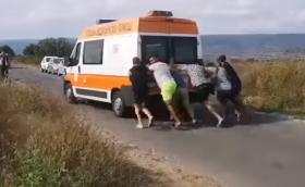 Бутат линейка, за да запали и да откара пострадали (Видео)