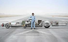 Гай Мартин ще чупи световния рекорд за скорост с мотор, вдигащ 640 км/ч