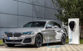 BMW изпревари Mercedes и Audi по продажби за 2021