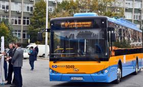 Защо е студено в някои електрически автобуси в София?