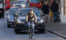 Великобритания ограничава колите за сметка на колела и пешеходци