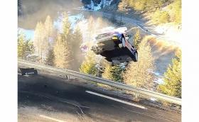 Пилот от WRC оцеля след тази катастрофа!