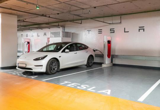 Третата Supercharger зарядна станция на Tesla у нас ще е в Бургас