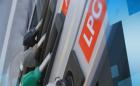 Когато заредите 66 литра газ в бутилка, която събира 62 литра!