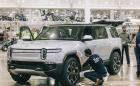 Rivian започва доставките на R1S