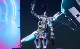Това е Optimus, хуманоидният робот на Tesla