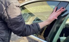 Американец си имплантира чипа за отключване на Tesla в ръката