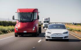 Tesla Semi мина 800 км с една батерия за първи път