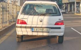 Защо това Peugeot 106 е със зелен номер за електромобил?