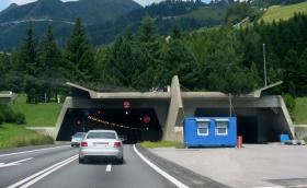Строителството на тунела под Шипка пак се отлага