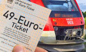 Германия пак ще сваля хората от колите с евтина карта за влак