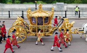Чарлз III ще пътува за коронацията си с 4-тонна каляска на 260 години