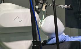 Neuralink ще постави първия си чип в главата на човек тази година