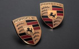 Открийте разликите в новото лого на Porsche