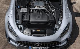 Ти да видиш: Mercedes връща големия V8 за C 63