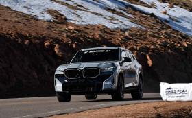 Гледайте видео с BMW XM на “Пайкс Пийк”