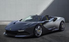 Ferrari представи новото SP-8