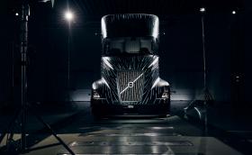 Volvo представи нов супер влекач, има запитвания от NASA и Батман