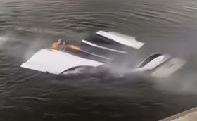 Това е Tesla, която гори дори под водата! (Видео)
