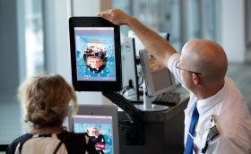 Великобритания тества лицево разпознаване вместо проверка на паспорт по летищата