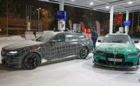 BMW тества комбитата M5 и M3 CS заедно в снега
