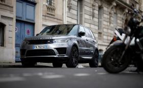 Париж слага космическа такса за паркиране на SUV в центъра