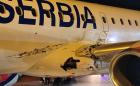 Самолет кръжа час над Белград с дупка в корпуса