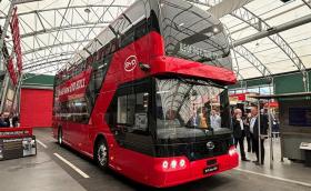 BYD представи новия си двуетажен лондонски автобус