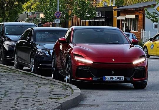 Това ли е първото Ferrari Purosangue в България? (Видео)