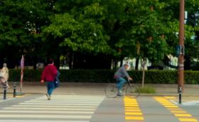 София: Нов вид “велосипедна пътека” дава предимство на колоездачите без да слизат от колелата
