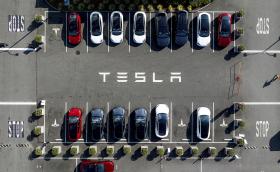 Tesla изпревари BYD с малко и още е номер 1 по продажби на електрички в света