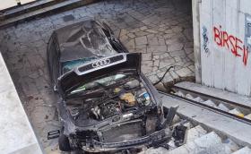 17-годишна паркира Audi в подлез във Варна