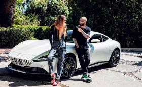Адам Лавин от Maroon 5 замени две редки Ferrari-та за фалшиво Maserati