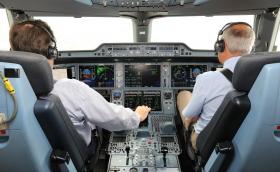 Може ли скоро пътническите самолети да летят само с един пилот?