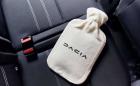 Dacia се майтапи с BMW: раздава безплатни бутилки с гореща вода