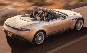 Aston Martin DB11 Volante е красиво кабрио с 510-конен AMG V8 и покрив тестван в Долината на смъртта