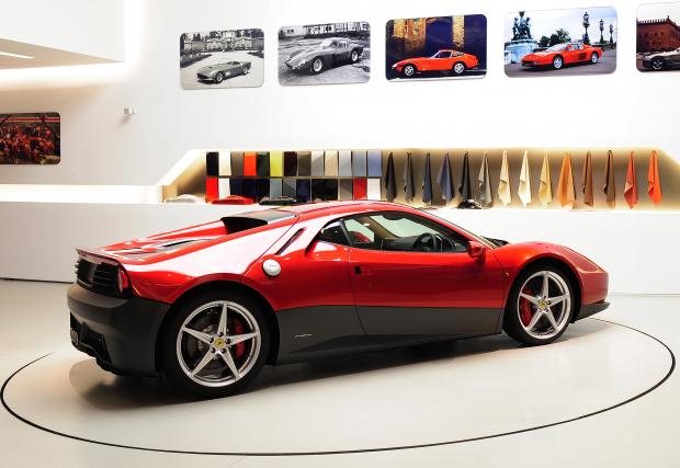 Ferrari SP12 EC, колата на Ерик Клептън. По-скъпа е от „българското“ Bugatti Chiron