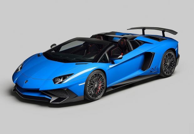 Lamborghini Aventador SV Roadster. С 50 кг по-лек от стандартния Roadster и една от последните коли с масивен атмосферен V12: 6,5-литра, 750 к.с. и липса на покрив, за да ги слушате. Ускорението до 100 е 2,9 секунди, а максимални 350 км/ч/.