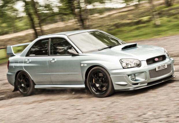 Subaru Impeza WRX STI MkII. Преди третия ‘hawkeye’ фейс, но пак с истински рали гени. Може и в синьо, като читавите започват от 20 хил. лв.