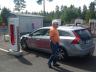 На станциите на Tesla могат да зареждат и автомобили от други марки, но при липса на свободни места, Tesl-ите са с предимство