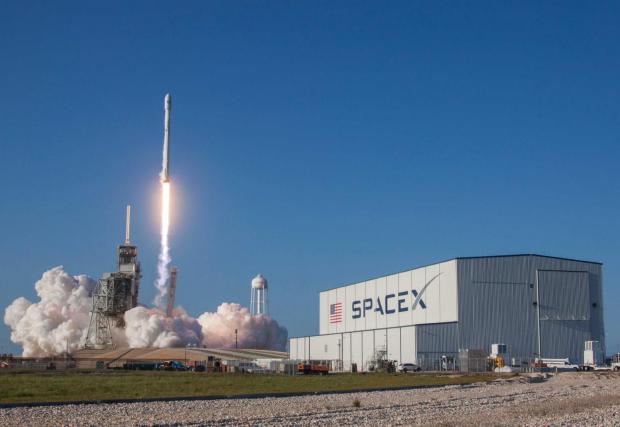 Галерия 5 снимки.Falcon 9 в действие