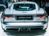 Jag F-Type. Единият овален ауспух означава... 4-цилиндъра. Окей, 300 коня е, но... Кикнете на червената кола долу и ще разберете всичко важно.